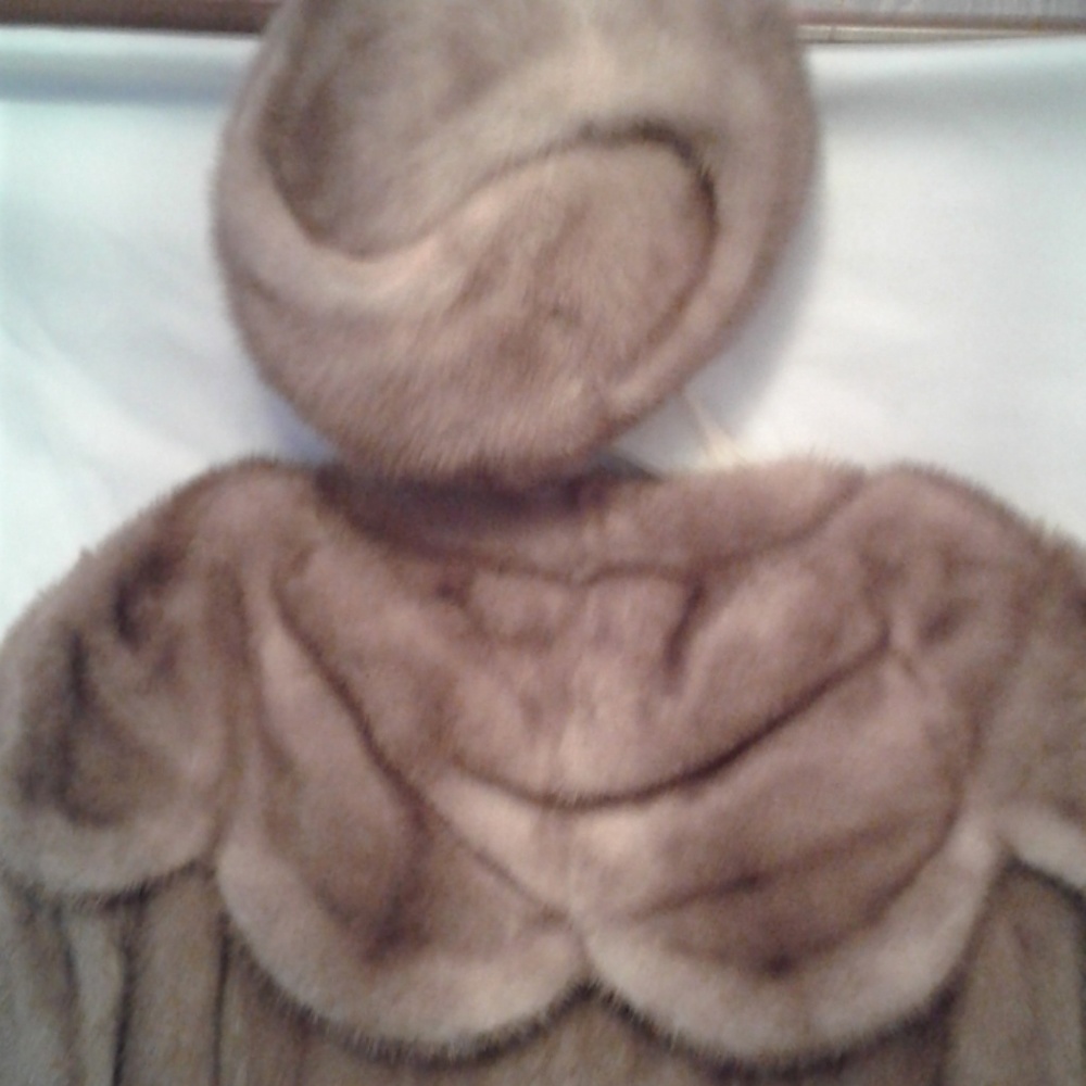 Mink coat - Picture 7 of 8